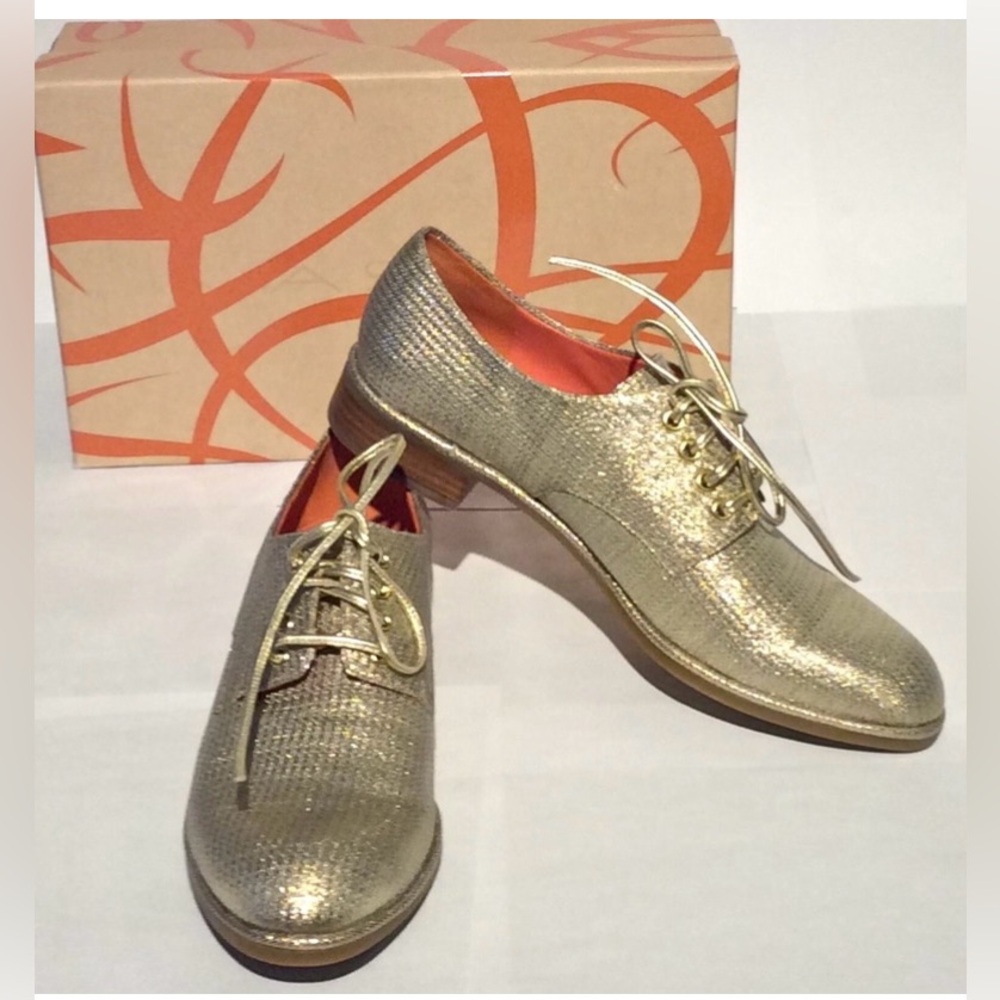 VIA SPIGA GORGEOUS GOLD OXFORDS — SIZE 6.5